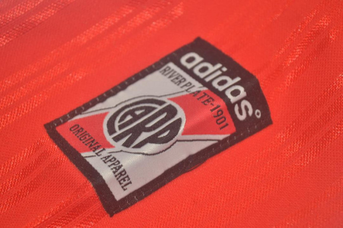 Retro Jersey 1995-1996 River Plate 9 Away Red Soccer Jersey Vintage Football Shirt