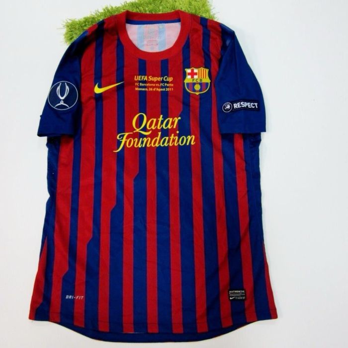 with UEFA Super Cup Front Lettering+Supercup Patch Retro Jersey 2011-2012 Barcelona Home Soccer Jersey Vintage Football Shirt