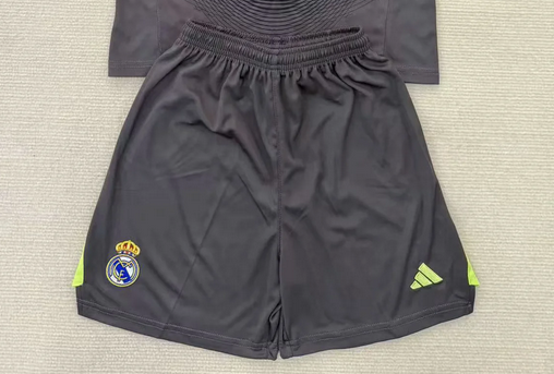 Fan Version 2025-2026 Real Madrid Grey Goalkeeper Soccer Shorts Football Shorts