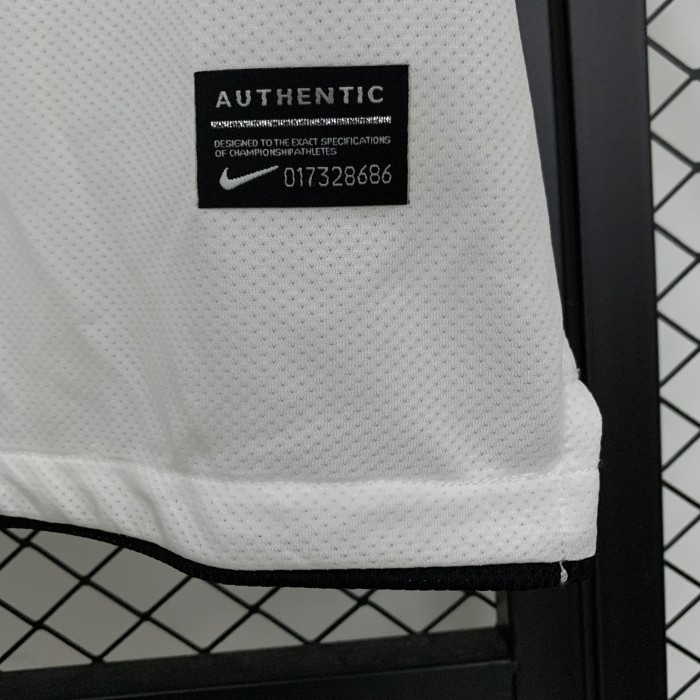 Retro Jersey 2010-2011 Manchester United Away White Vintage Soccer Jersey