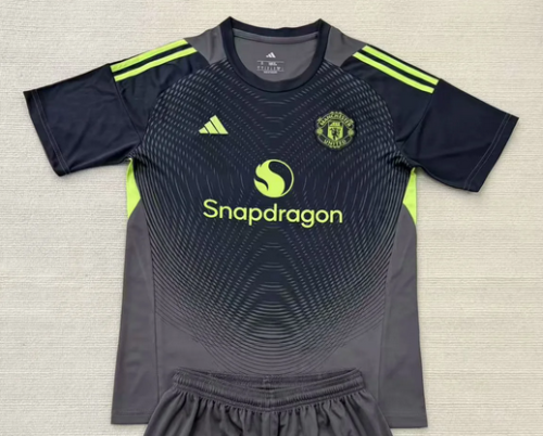 Fan Version 2025-2026 Manchester United Black/Grey Goalkeeper Soccer Jersey Football Shirt