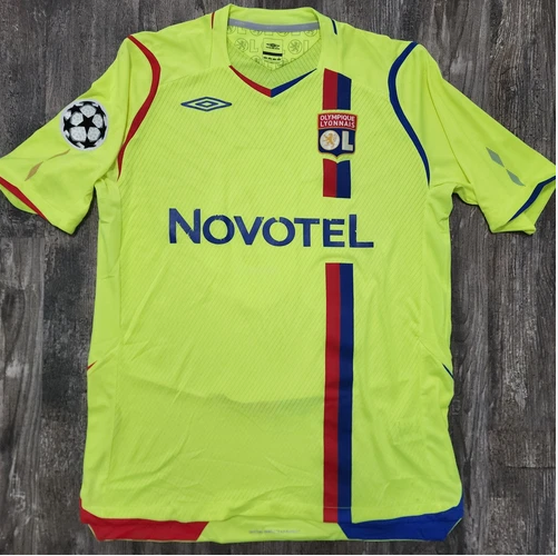 with UCL Patch Retro Jersey 2008-2009 Lyon BENZEMA 10 Third Away Green Soccer Jersey Vintage Olympique Lyonnais Football Shirt