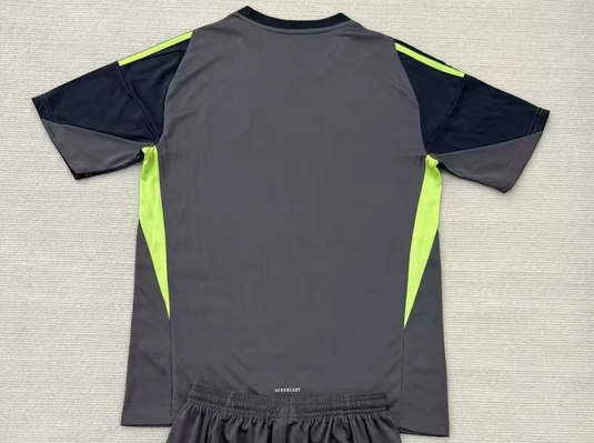Fan Version 2025-2026 Manchester United Black/Grey Goalkeeper Soccer Jersey Football Shirt