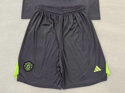 Fan Version 2025-2026 Manchester United Black/Grey Goalkeeper Soccer Shorts Football Shorts