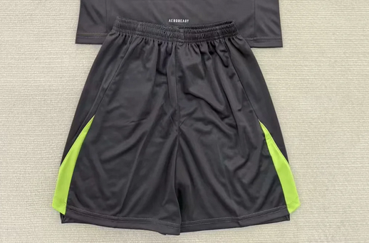 Fan Version 2025-2026 Bayern Munich Black/Grey Goalkeeper Soccer Shorts Football Shorts