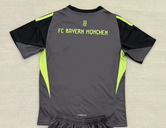 Fan Version 2025-2026 Bayern Munich Black/Grey Goalkeeper Soccer Jersey Bayern Munchen Football Shirt