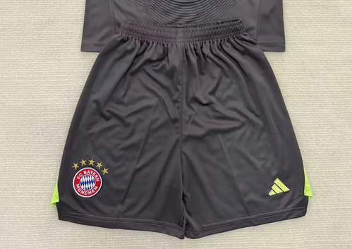 Fan Version 2025-2026 Bayern Munich Black/Grey Goalkeeper Soccer Shorts Football Shorts