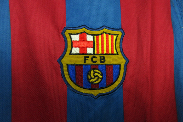 with Sleeve Lettering+UCL Patch Retro Jersey 2005-2006 Barcelona RONALDINHO 10 UEFA Champions League Home Soccer Jersey