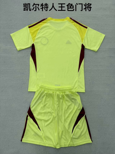 Youth Uniform Kids Kit Celtic 2025-2026 Yellow Goalkeeper Soccer Jersey Shorts Child Football Set