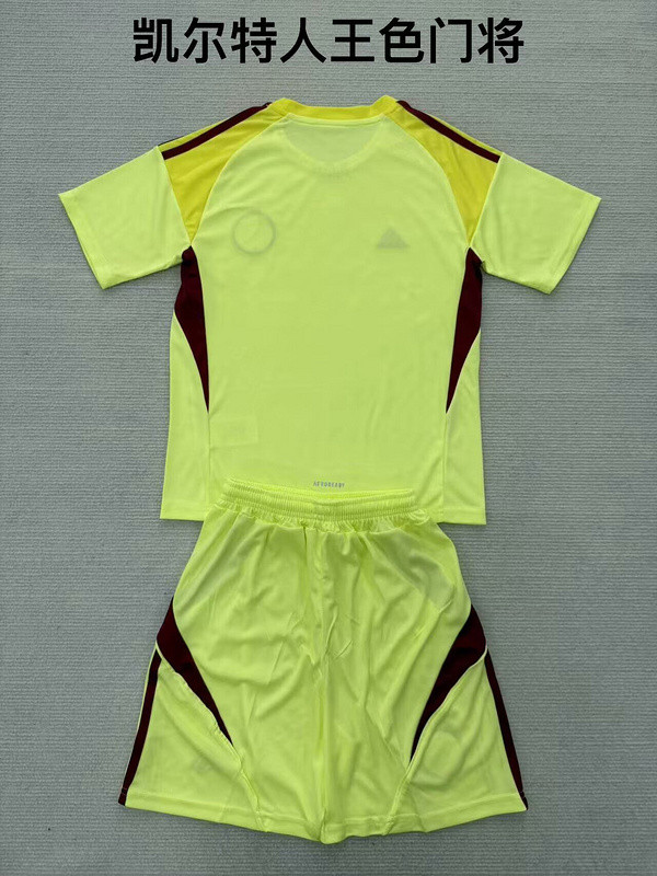 Youth Uniform Kids Kit Celtic 2025-2026 Yellow Goalkeeper Soccer Jersey Shorts Child Football Set