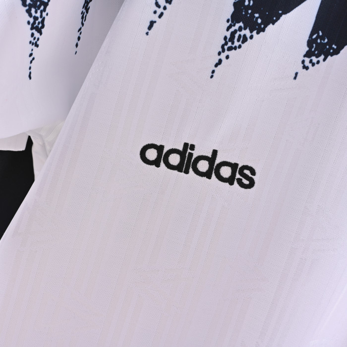Retro Jersey 2001-2002 Liverpool Away White Soccer Jersey Vintage Football Shirt