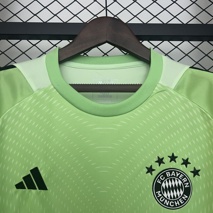 Fan Version 2025-2026 Bayern Munich Green Goalkeeper Soccer Jersey Bayern Munchen Football Shirt