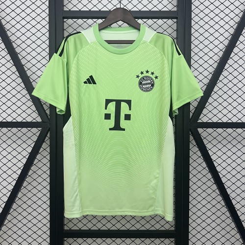 Fan Version 2025-2026 Bayern Munich Green Goalkeeper Soccer Jersey Bayern Munchen Football Shirt