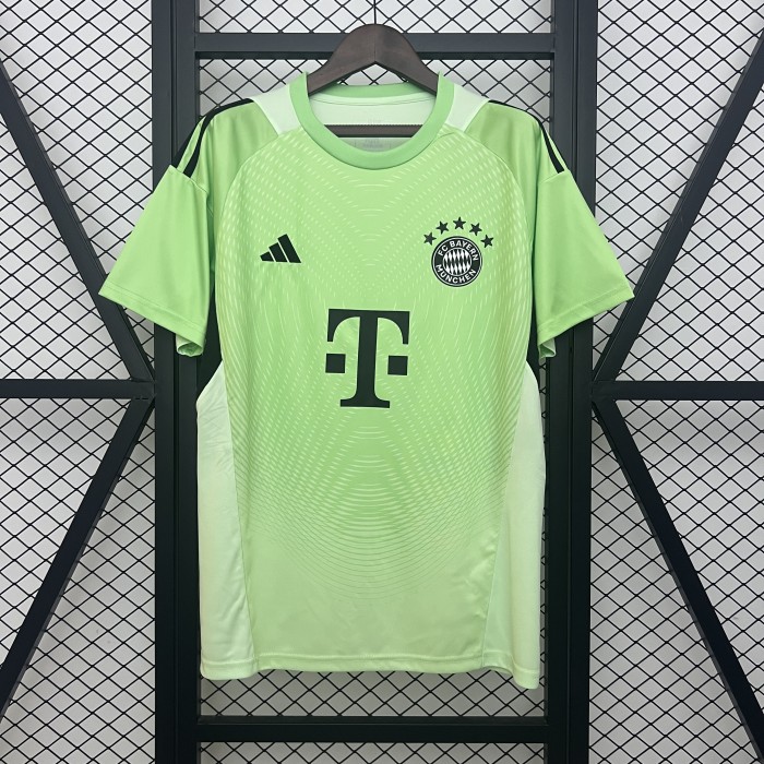 Fan Version 2025-2026 Bayern Munich Green Goalkeeper Soccer Jersey Bayern Munchen Football Shirt