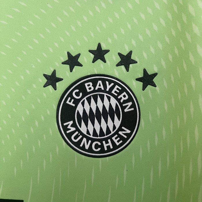 Fan Version 2025-2026 Bayern Munich Green Goalkeeper Soccer Jersey Bayern Munchen Football Shirt
