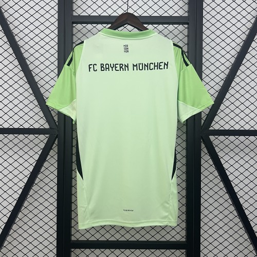 Fan Version 2025-2026 Bayern Munich Green Goalkeeper Soccer Jersey Bayern Munchen Football Shirt