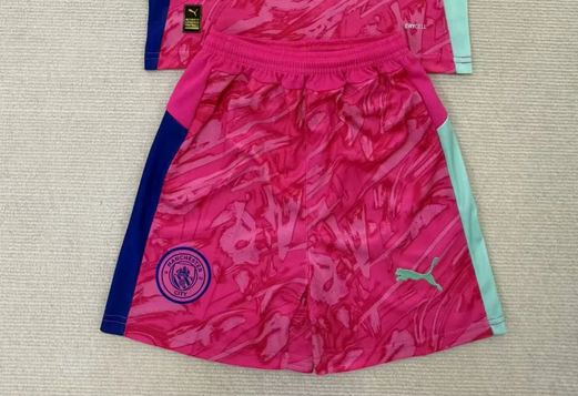 Fan Version 2025-2026 Manchester City Pink Goalkeeper Soccer Shorts Football Shorts