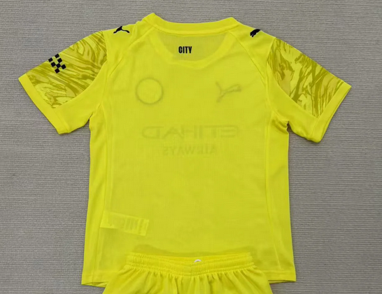 Fan Version 2025-2026 Manchester City Yellow Goalkeeper Soccer Jersey Man City Football Shirt