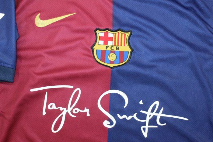 with LALIGA Patch Barca Camisetas de Futbol Fans Version 2024-2025 Barcelona Tyler Swift Version Home Soccer Jersey