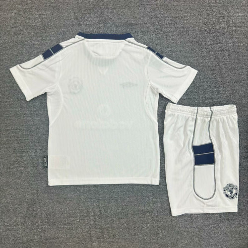 Retro Youth Uniform Kids Kit 2000-2001 Manchester United Away White Soccer Jersey Shorts Vintage Child Football Set
