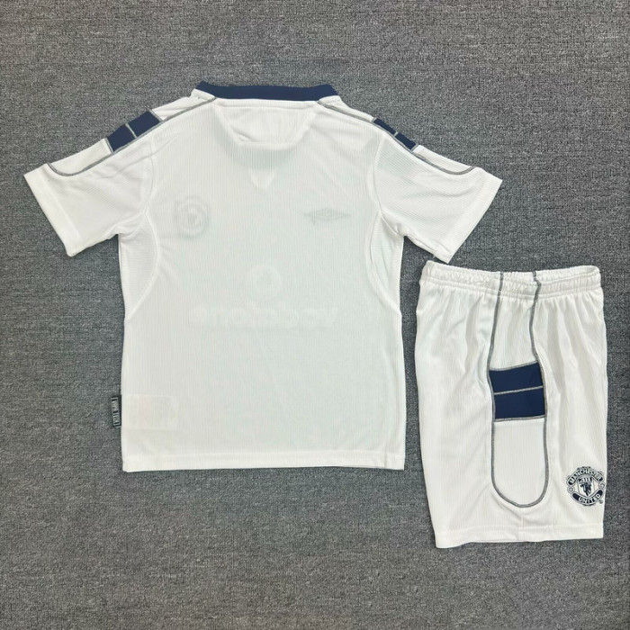 Retro Youth Uniform Kids Kit 2000-2001 Manchester United Away White Soccer Jersey Shorts Vintage Child Football Set