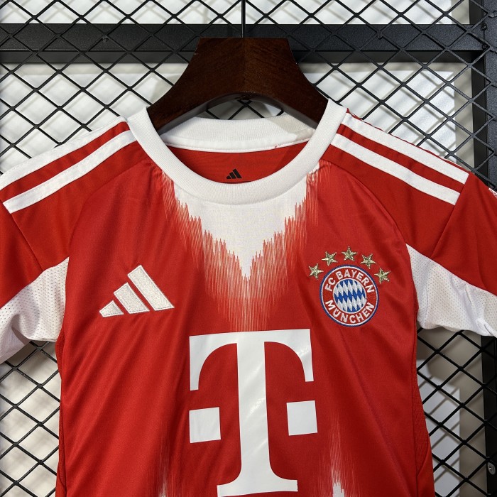 Youth Uniform Kids Kit 2025-2026 Bayern Munich Home Soccer Jersey Shorts Red Child Football Set