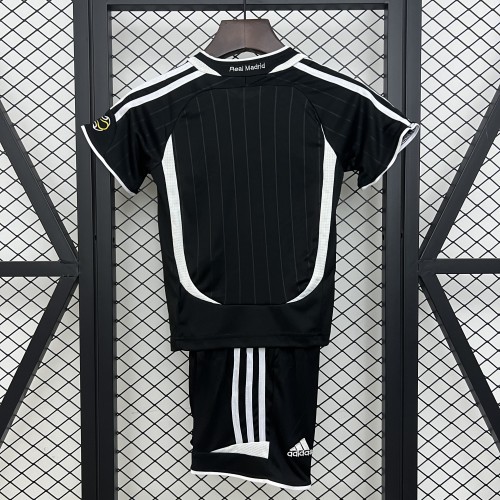 Retro Youth Uniform Kids Kit 2006-2007 Real Madrid Away Black Soccer Jersey Shorts Child Football Set