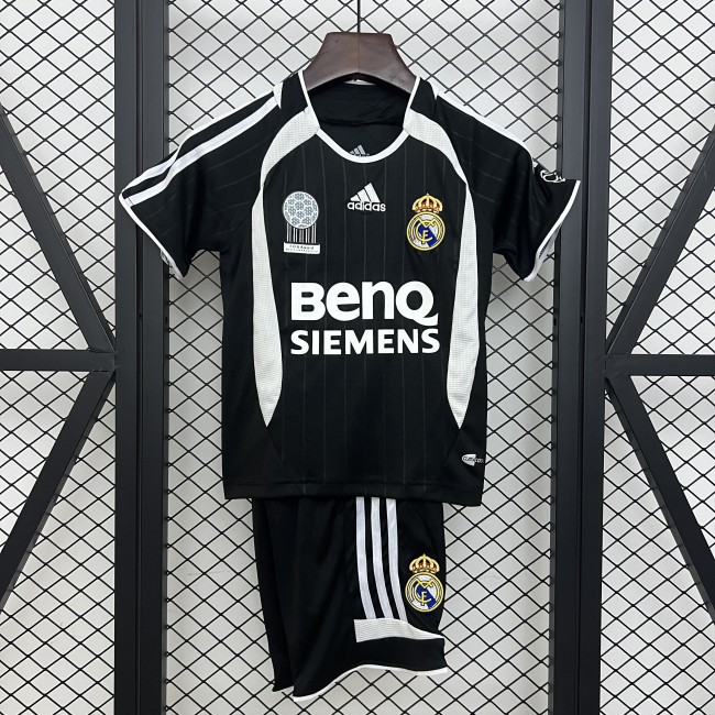 Retro Youth Uniform Kids Kit 2006-2007 Real Madrid Away Black Soccer Jersey Shorts Child Football Set