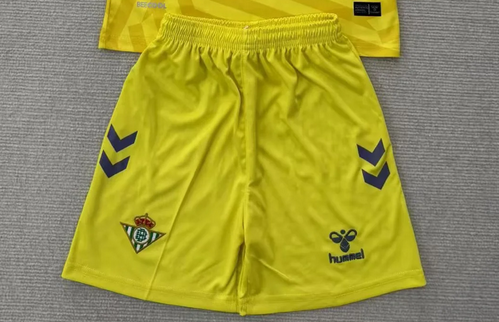 Fan Version 2025-2026 Real Betis Yellow Goalkeeper Soccer Shorts Football Shorts