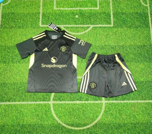 Youth Uniform Kids Kit 2025-2026 Manchester United Black Goalkeeper Soccer Jersey Shorts Child Football Set
