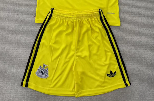 Fan Version 2025-2026 Newcastle United Yellow Goalkeeper Soccer Shorts Football Shorts