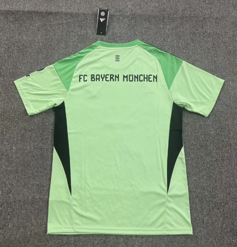 Fan Version 2025-2026 Bayern Munich Green Goalkeeper Soccer Jersey Bayern Munchen Football Shirt
