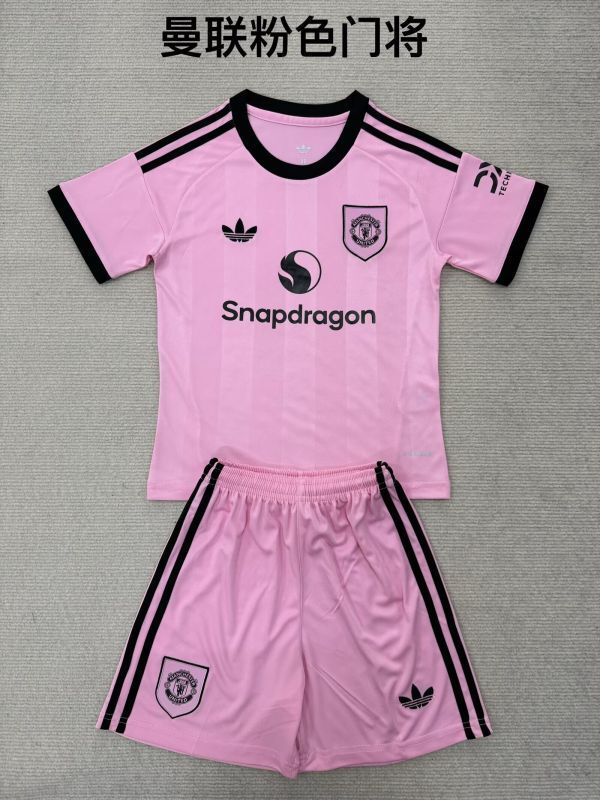 Youth Uniform Kids Kit 2025-2026 Manchester United Pink Goalkeeper Soccer Jersey Shorts Child Football Set