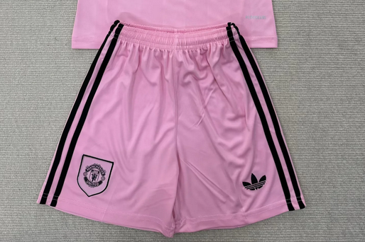 Fan Version 2025-2026 Manchester United Pink Goalkeeper Soccer Shorts Football Shorts