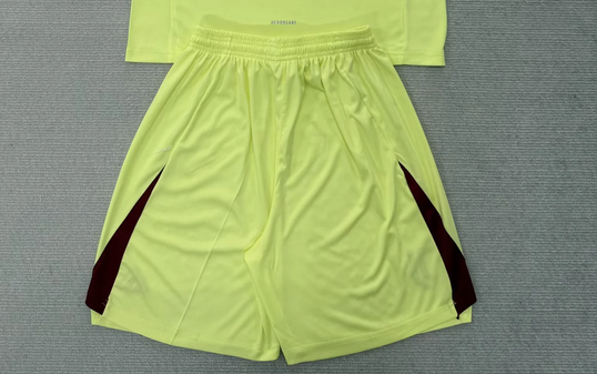 Fan Version 2025-2026 Juventus Yellow Goalkeeper Soccer Shorts Football Shorts