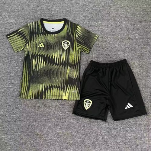 without Sponor Logo Youth Uniform Kids Kit 2025-2026 Leeds United Black Green Soccer Training Jersey Shorts Child Football Set