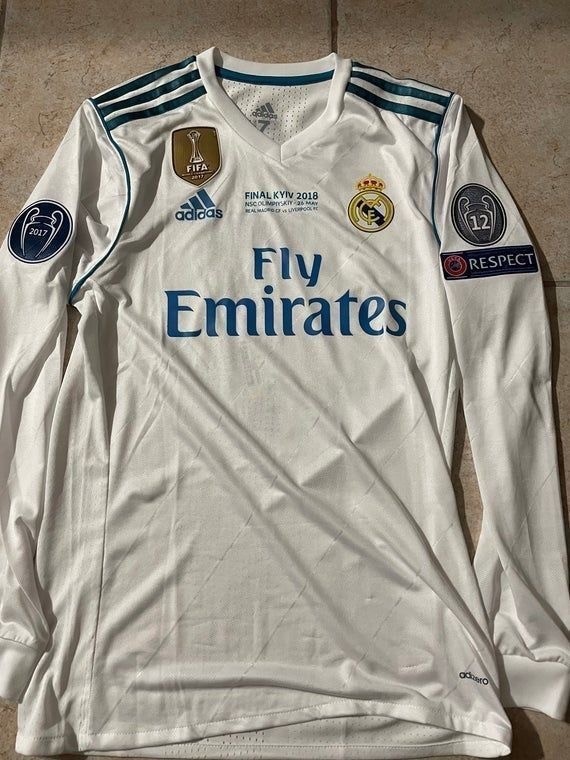 with Front Letterinng+Golden FIFA+UCL Patch Long Sleeve Player Version Retro Shirt 2017-2018 Real Madrid Home Soccer Jersey