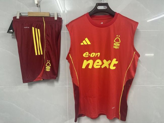 Adult Uniform 2025-2026 Nottingham Forest Red Soccer Training Vest and Shorts Football Set