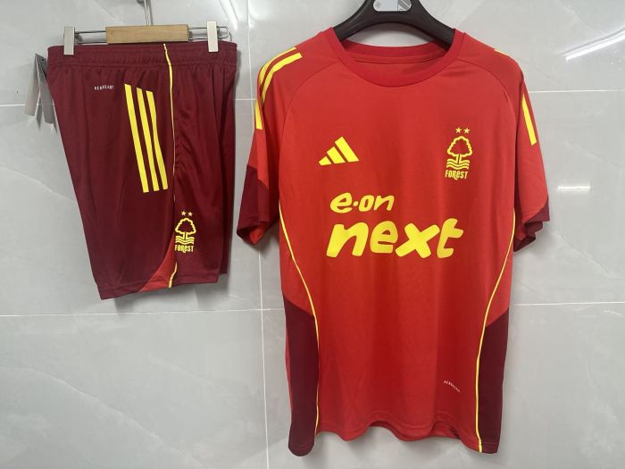 Adult Uniform 2025-2026 Nottingham Forest Red Soccer Training Jersey and Shorts Football Kits