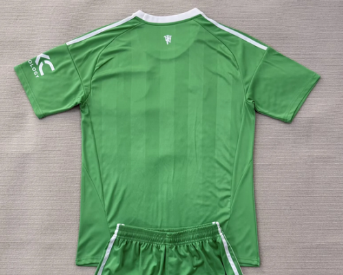 Fan Version 2025-2026 Manchester United Green Goalkeeper Soccer Training Jersey Football Shirt