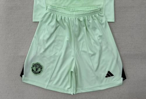 Fan Version 2025-2026 Manchester United Light Green Goalkeeper Soccer Shorts Football Shorts