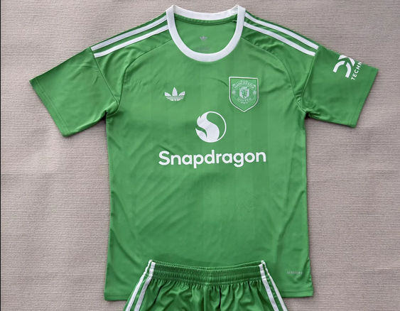 Fan Version 2025-2026 Manchester United Green Goalkeeper Soccer Training Jersey Football Shirt