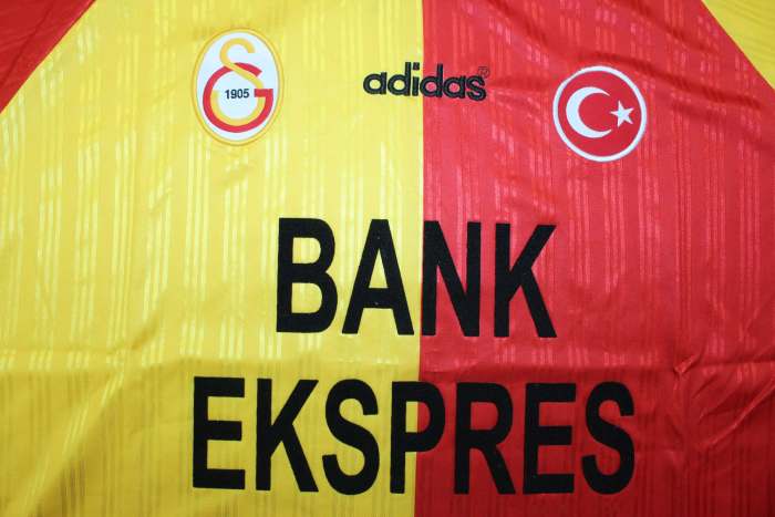 Retro Jersey 1997-1998 Galatasaray Home Soccer Jersey Vintage Football Shirt