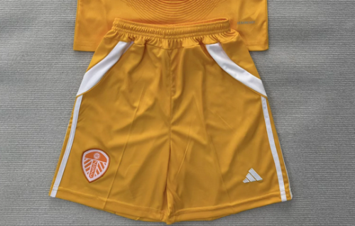 Fan Version 2025-2026 Leeds United Orange Goalkeeper Soccer Shorts Football Shorts