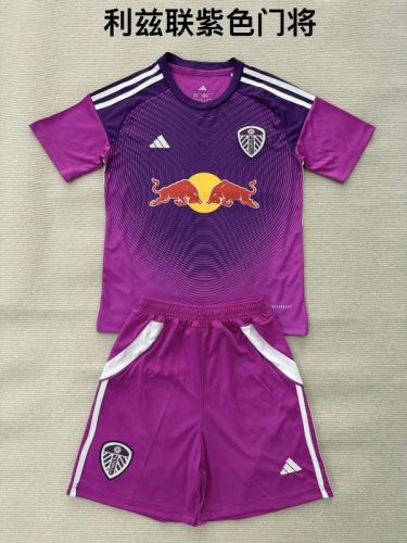 with Sponor Logo Youth Uniform Kids Kit 2025-2026 Leeds United Purple Goalkeeper Soccer Jersey Shorts Child Football Set