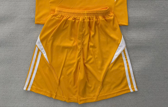 Fan Version 2025-2026 Leeds United Orange Goalkeeper Soccer Shorts Football Shorts