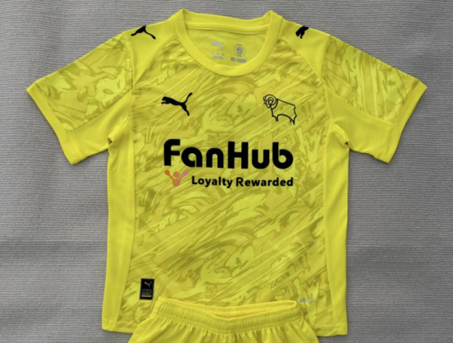 Fan Version 2025-2026 Derby County Yellow Goalkeeper Soccer Jersey Football Shirt