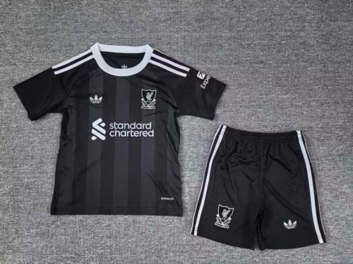 Youth Uniform Kids Kit 2025-2026 Liverpool Black Goalkeeper Soccer Jersey Shorts Child Football Set