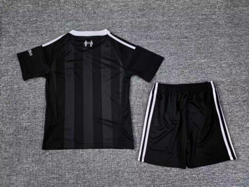 Youth Uniform Kids Kit 2025-2026 Liverpool Black Goalkeeper Soccer Jersey Shorts Child Football Set