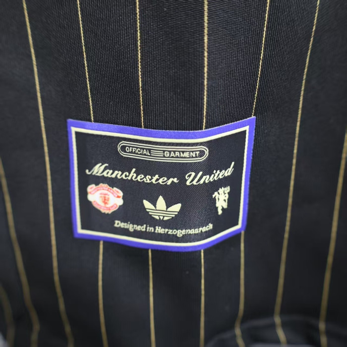 Player Version 2025-2026 Manchester United Black/Gold Icon Soccer Casual Shirt